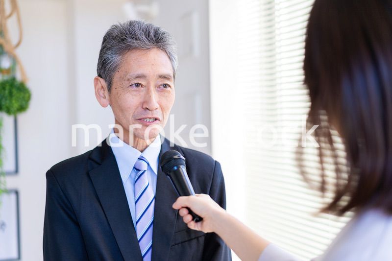 インタビューに答える社長