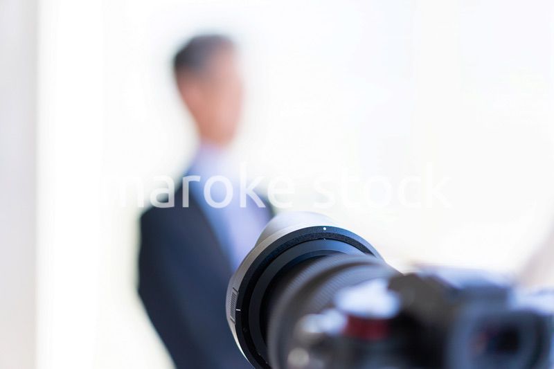 インタビューに答える社長