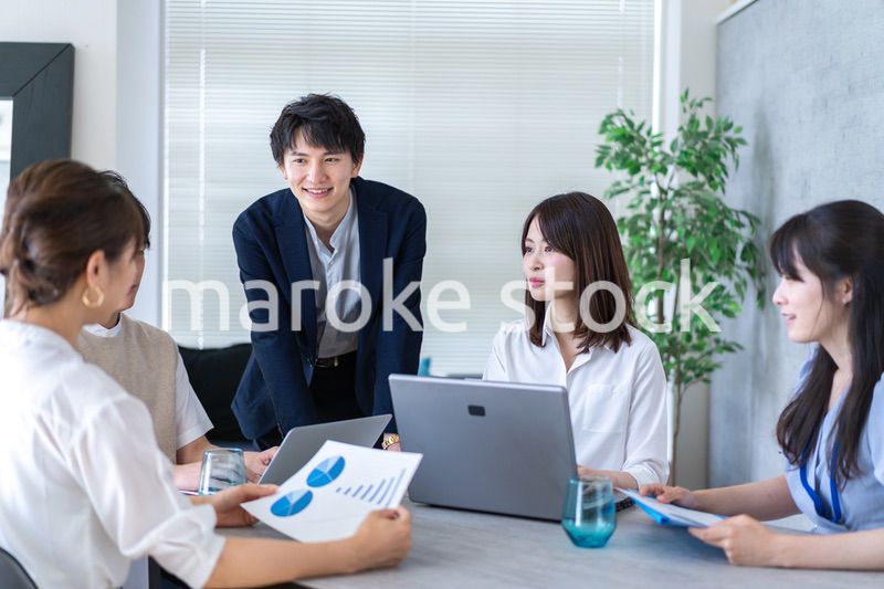 ベンチャー企業で働くビジネスパーソン