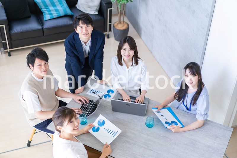 ベンチャー企業で働くビジネスパーソン