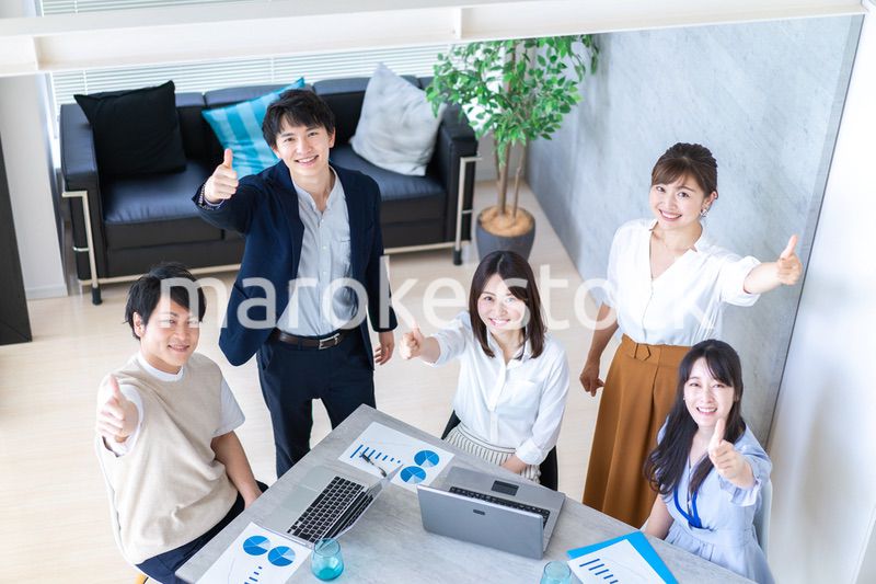 コンサルティング会社で働くビジネスパーソン