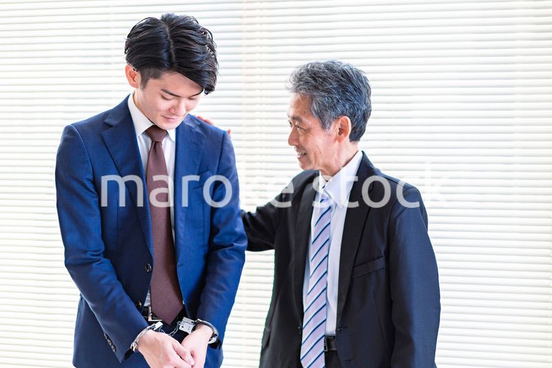 逮捕されたビジネスマンと上司