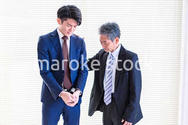 逮捕されたビジネスマンと上司