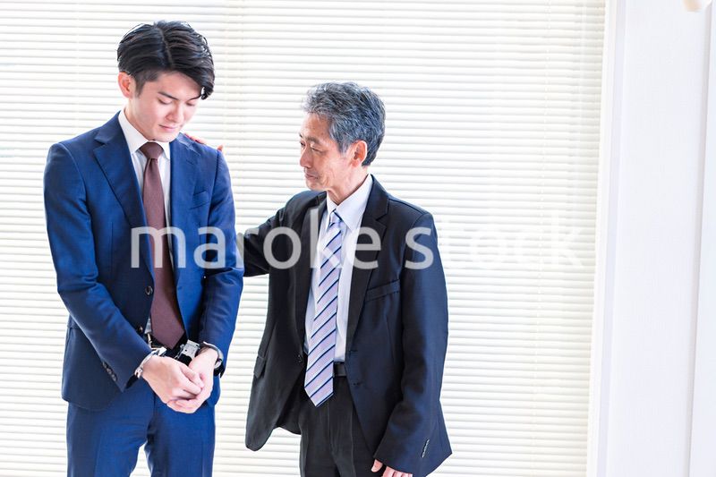 逮捕されたビジネスマンと上司