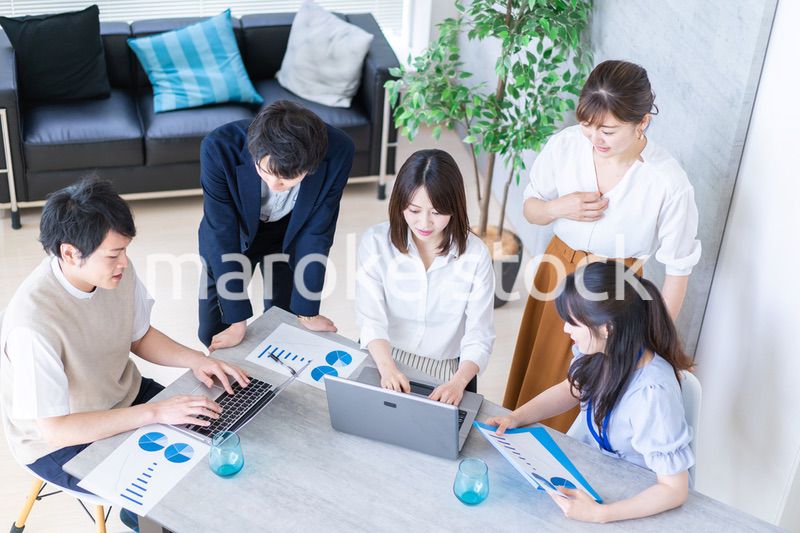 ベンチャー企業で働くビジネスパーソン