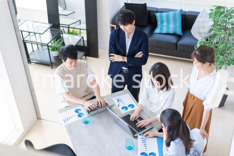 ベンチャー企業で働くビジネスパーソン