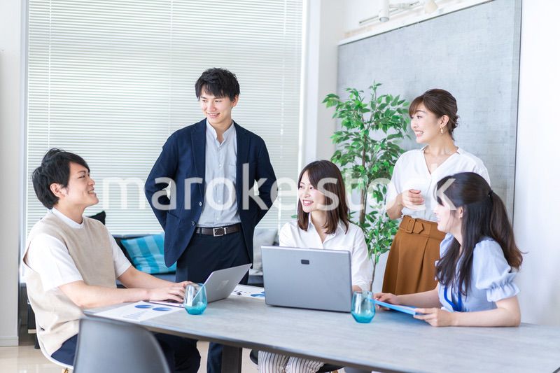 ベンチャー企業で働くビジネスパーソン