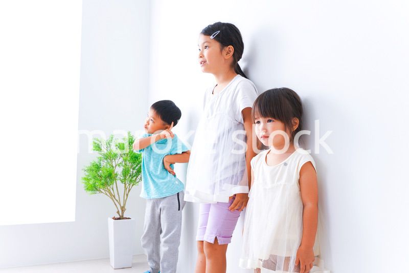 仲良く遊ぶ子どもたち