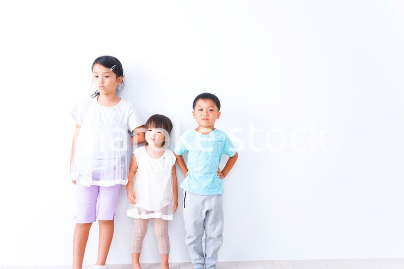 仲良く遊ぶ子どもたち