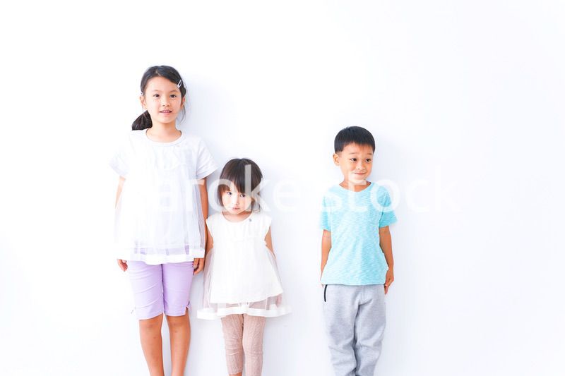 仲良く遊ぶ子どもたち