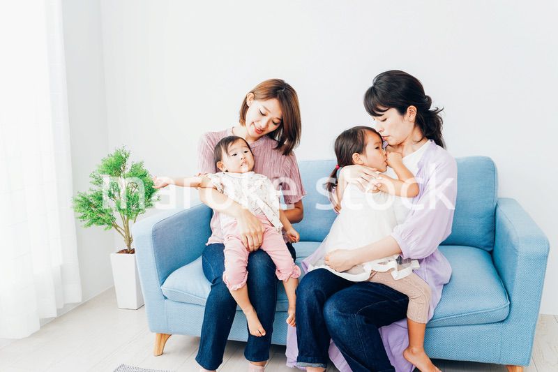 お家に集まる子育て中のママたち