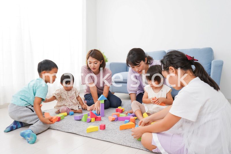 ママ友と遊ぶ子どもたち