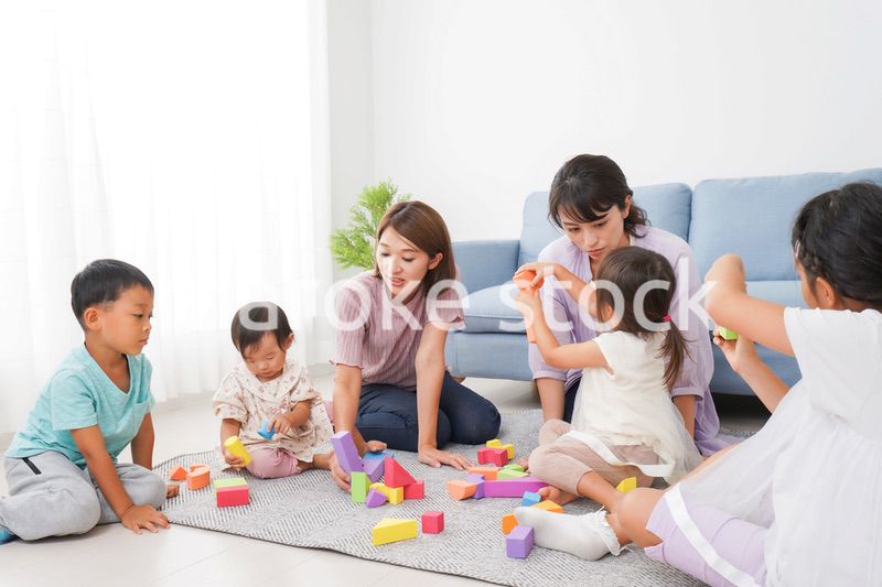 ママ友と遊ぶ子どもたち