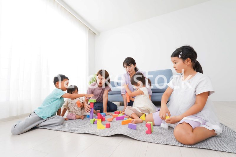 ママ友と遊ぶ子どもたち