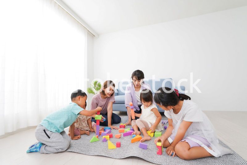 ママ友と遊ぶ子どもたち