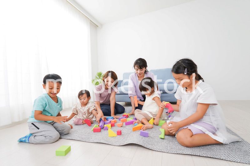 ママ友と遊ぶ子どもたち