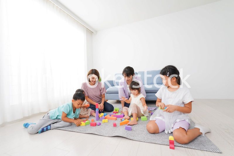 ママ友と遊ぶ子どもたち
