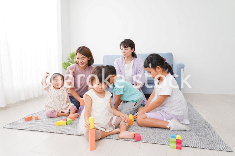 ママ友と遊ぶ子どもたち