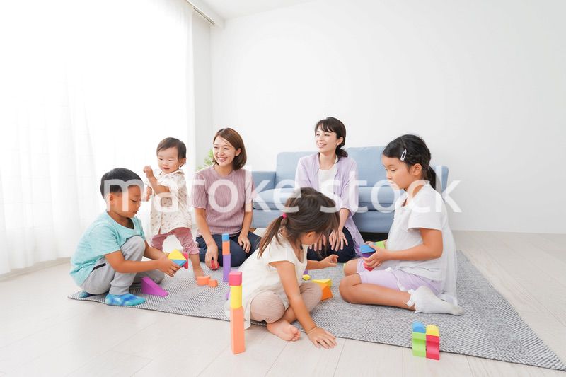 ママ友と遊ぶ子どもたち