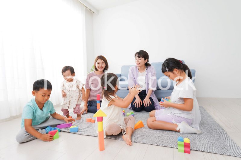 ママ友と遊ぶ子どもたち