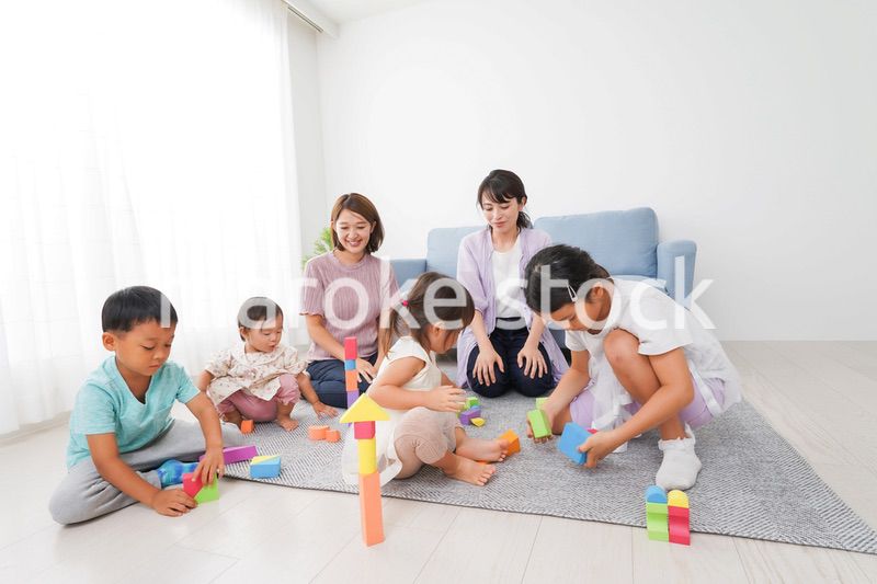 ママ友と遊ぶ子どもたち