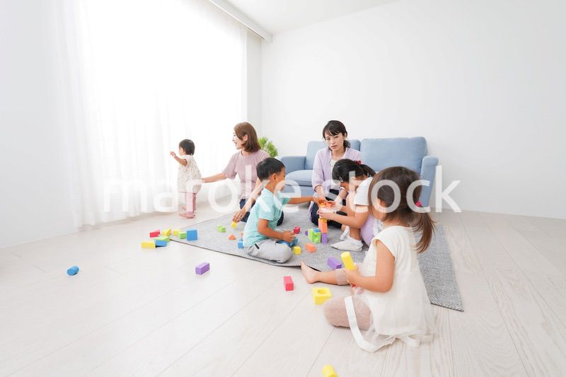 ママ友と遊ぶ子どもたち