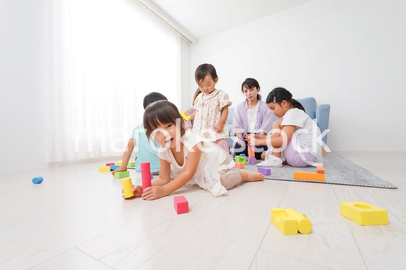 ママ友と遊ぶ子どもたち