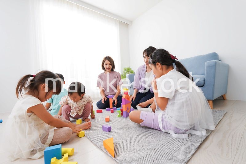 ママ友と遊ぶ子どもたち