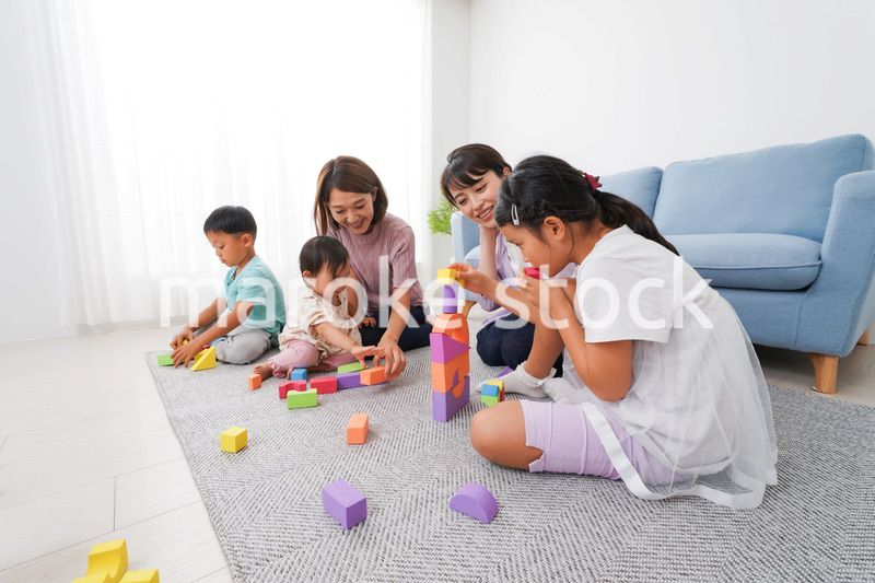 ママ友と遊ぶ子どもたち
