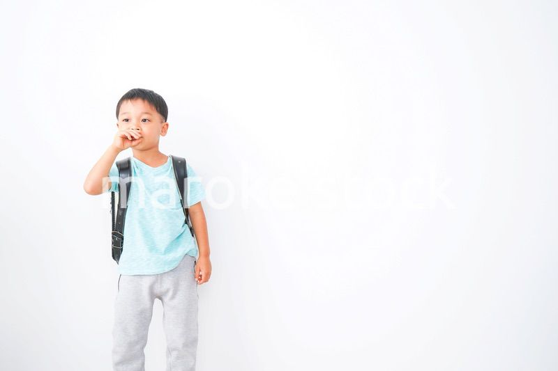 ランドセルを背負った男の子