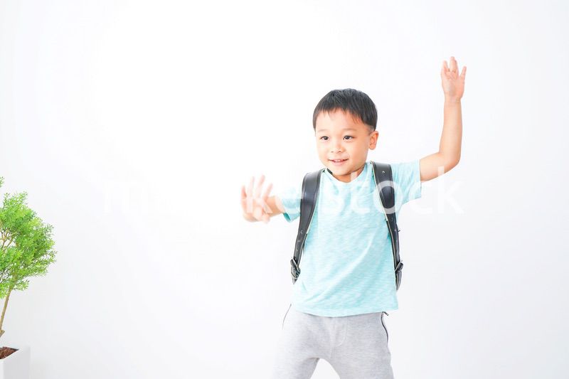 ランドセルを背負った男の子