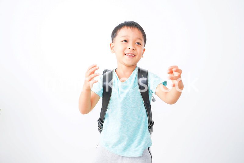 ランドセルを背負った男の子