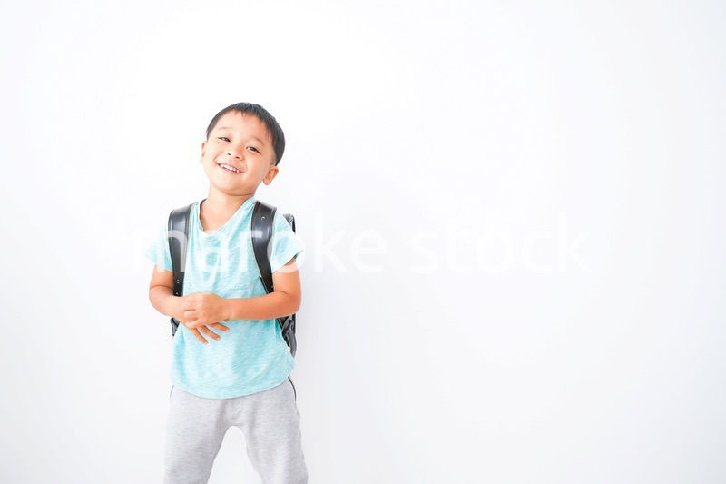 ランドセルを背負った男の子