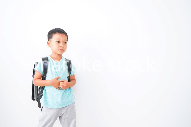 ランドセルを背負った男の子