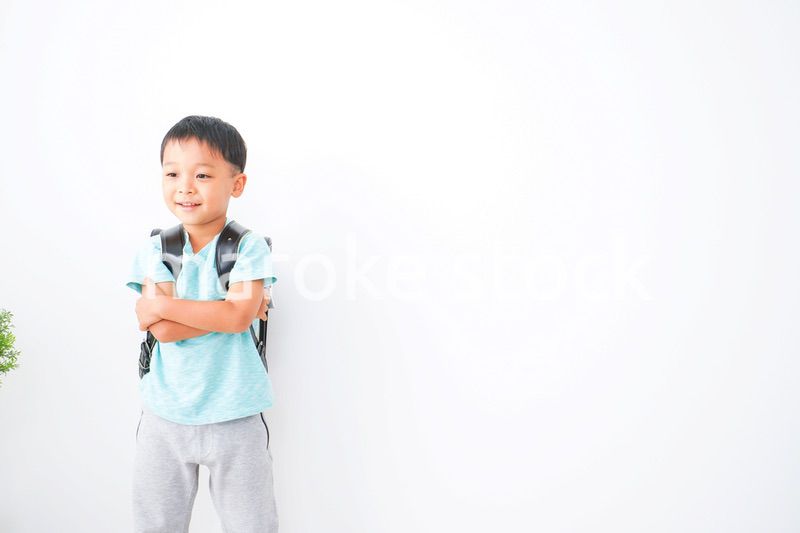 ランドセルを背負った男の子