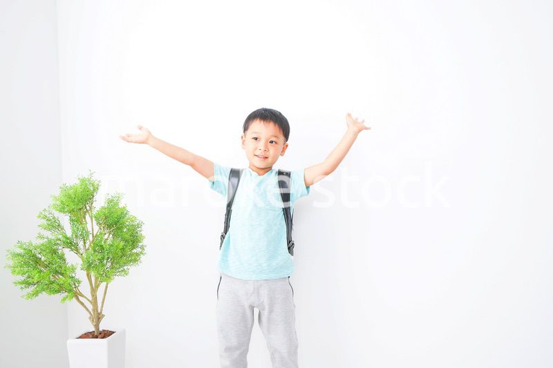 ランドセルを背負った男の子