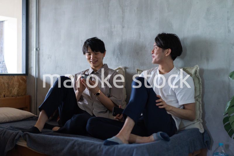 寮生活をする若い男子学生