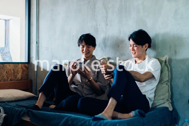 寮生活をする若い男子学生