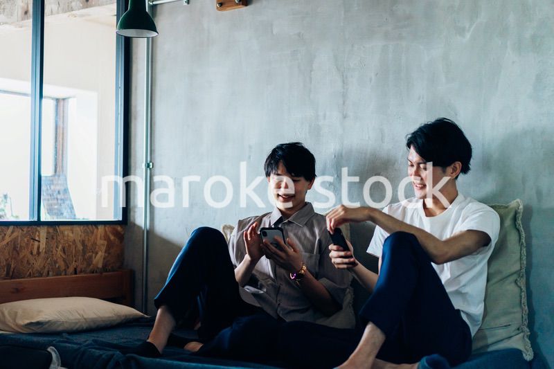 寮生活をする若い男子学生