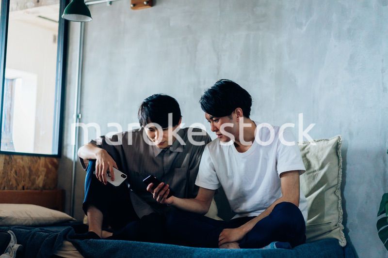 寮生活をする若い男子学生