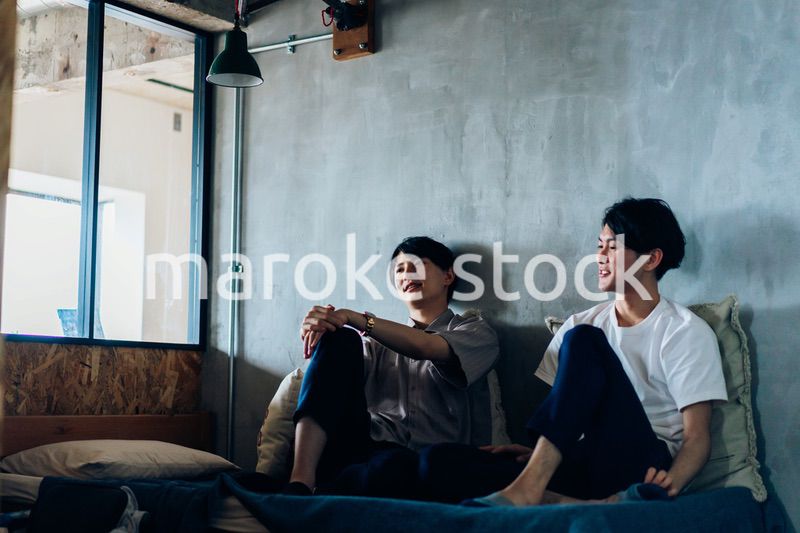 寮生活をする若い男子学生