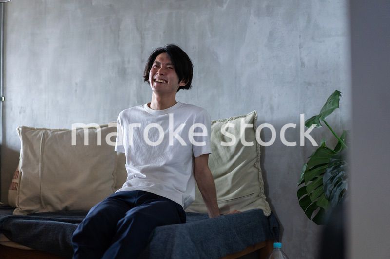 一人暮らしをする若い男性