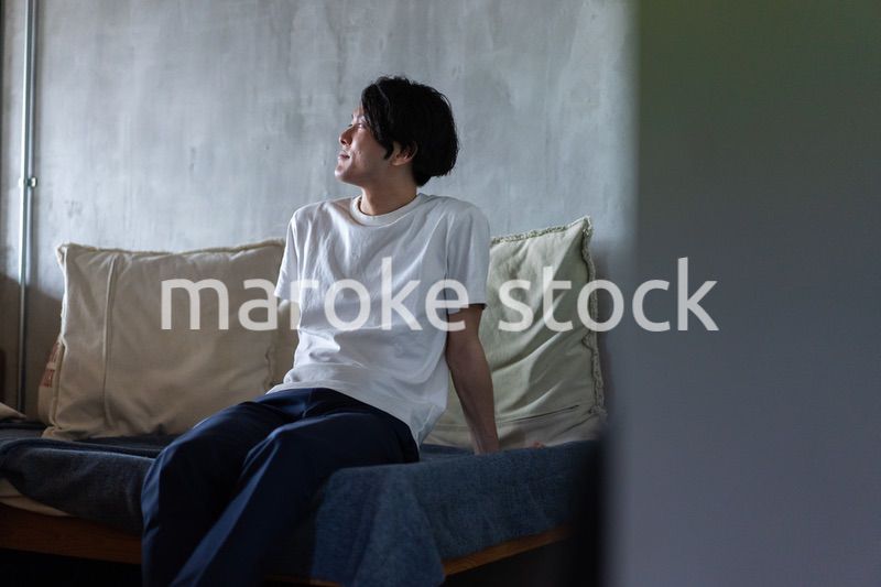 一人暮らしをする若い男性