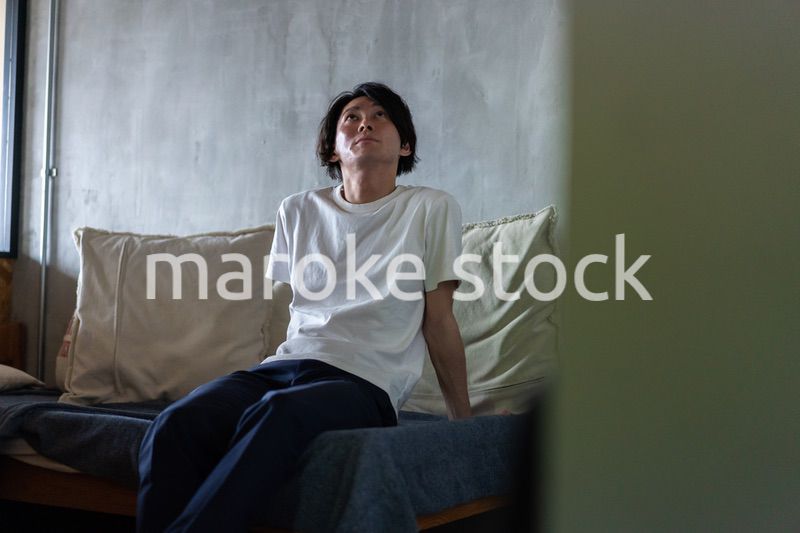 一人暮らしをする若い男性