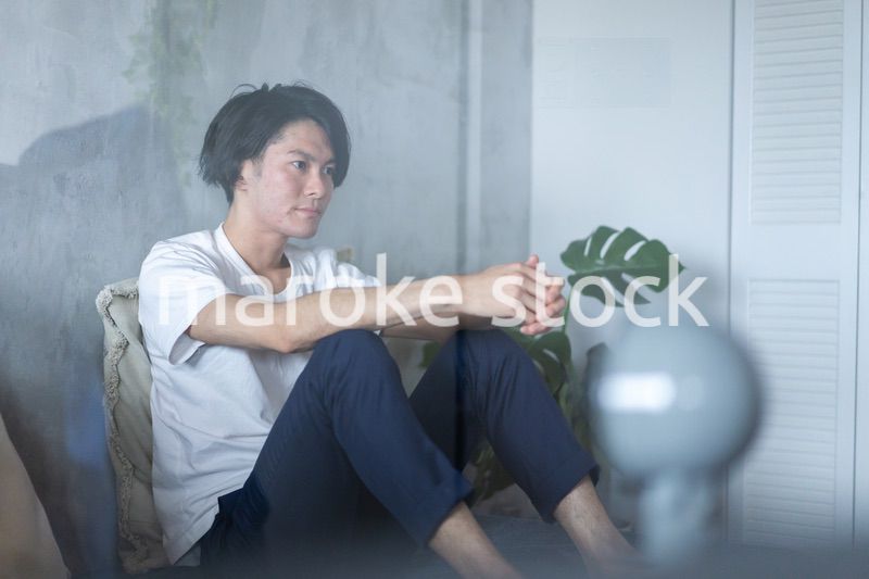 一人暮らしをする若い男性
