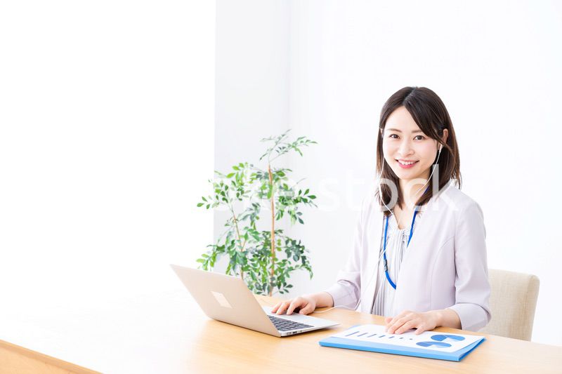 人事担当の若いビジネスウーマン