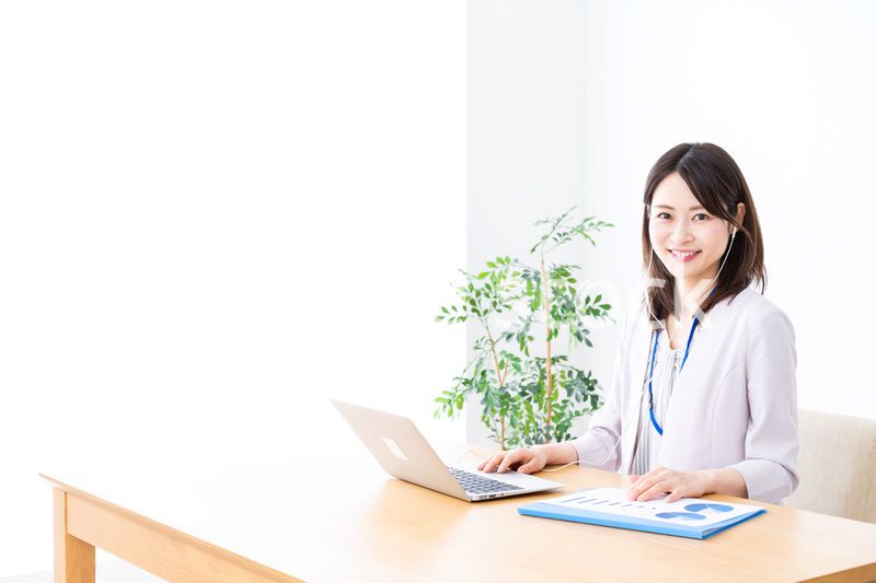 人事担当の若いビジネスウーマン