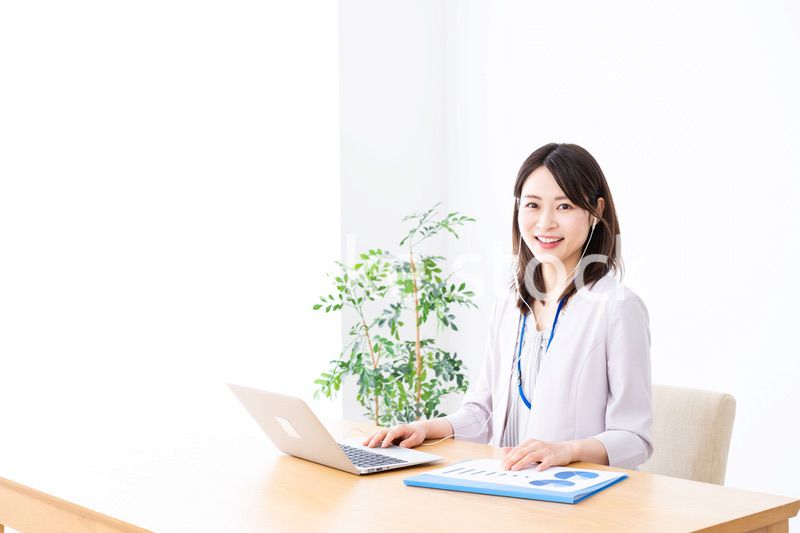 人事担当の若いビジネスウーマン