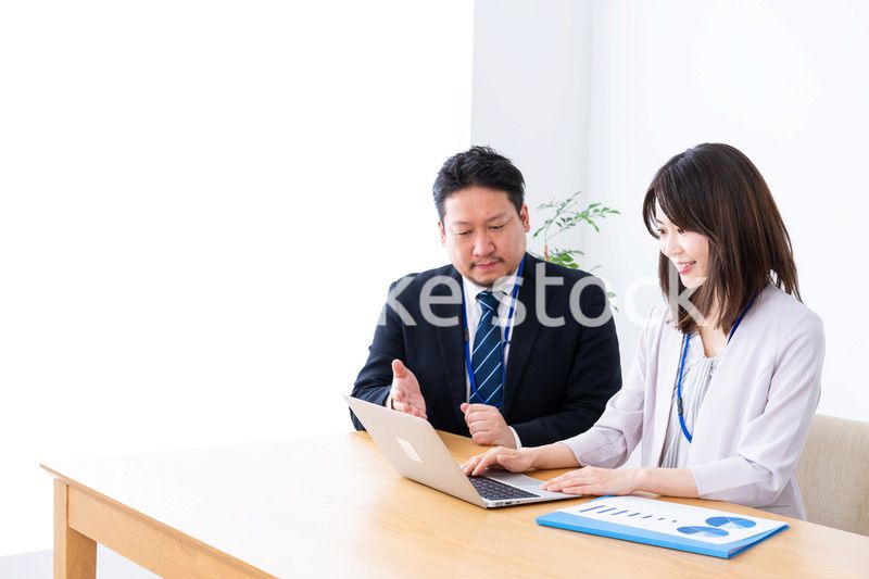 新入社員の教育をする上司