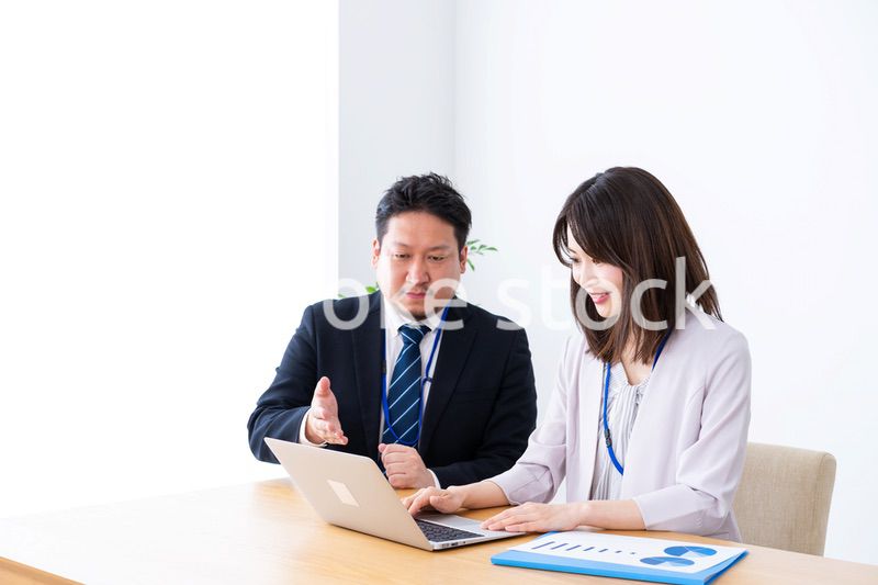 新入社員の教育をする上司